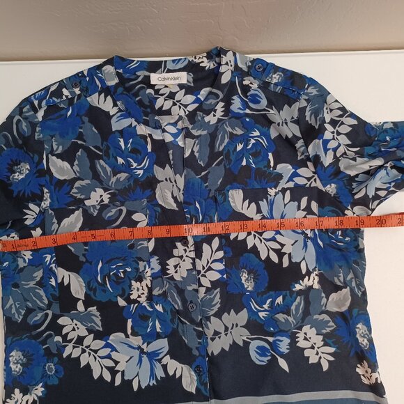 Women's Calvin Klein Blue Hawaiian Button Up Shirt with No Care Tag and No Size - Picture 10 of 12